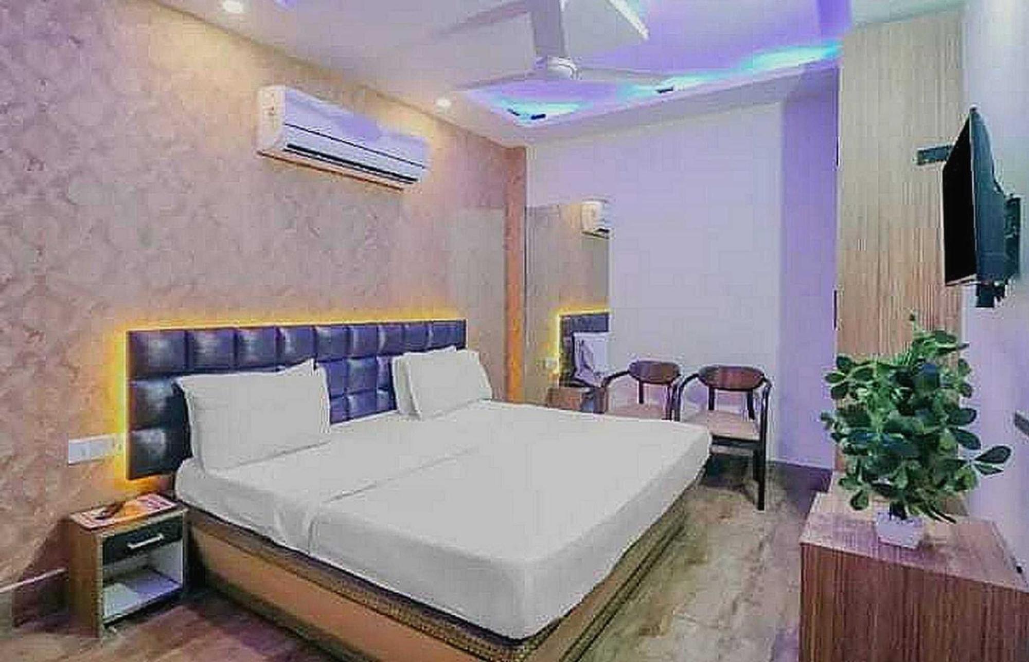 Super Hotel O Vivaan Residency Rohtak Zewnętrze zdjęcie