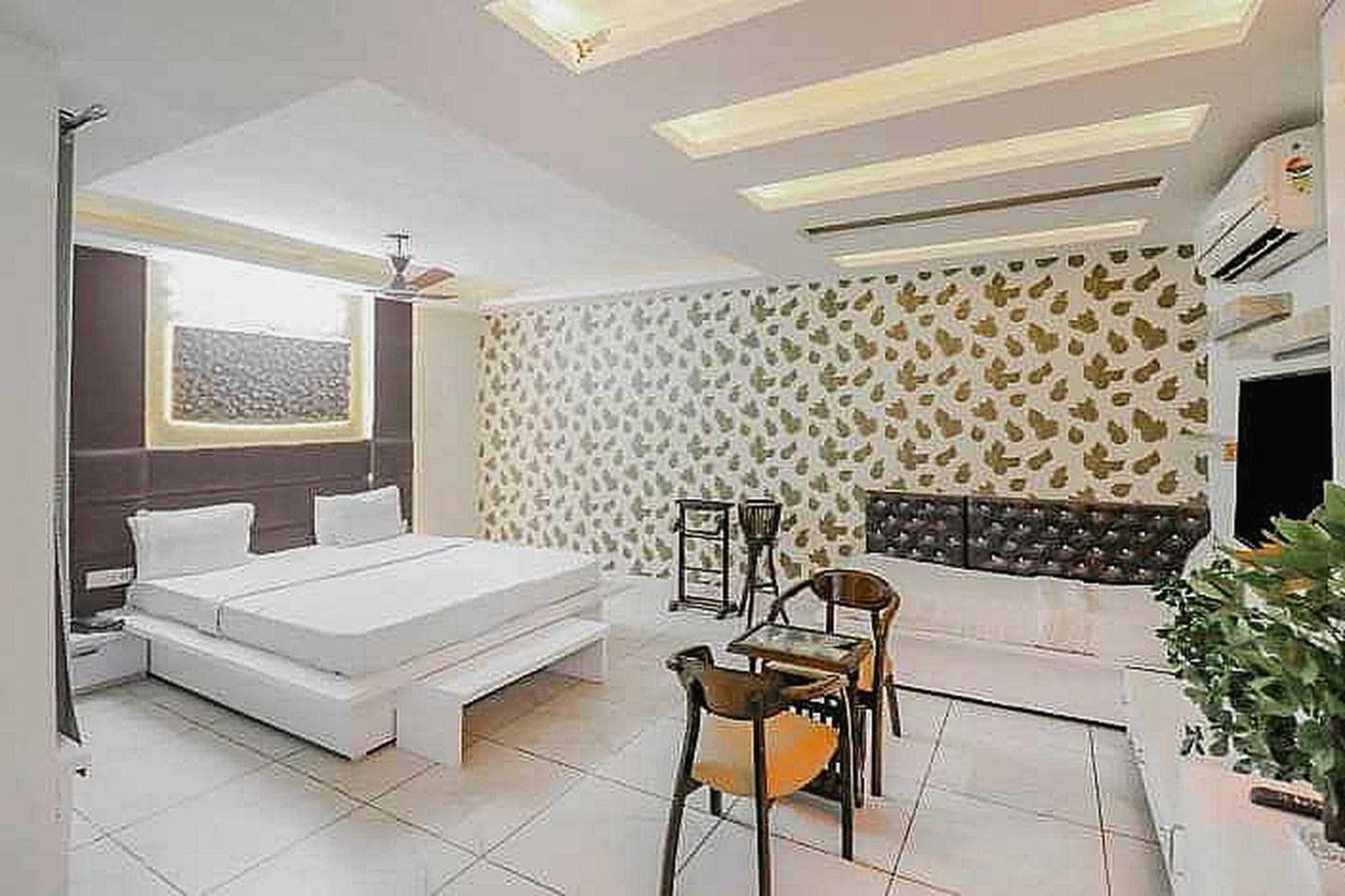 Super Hotel O Vivaan Residency Rohtak Zewnętrze zdjęcie