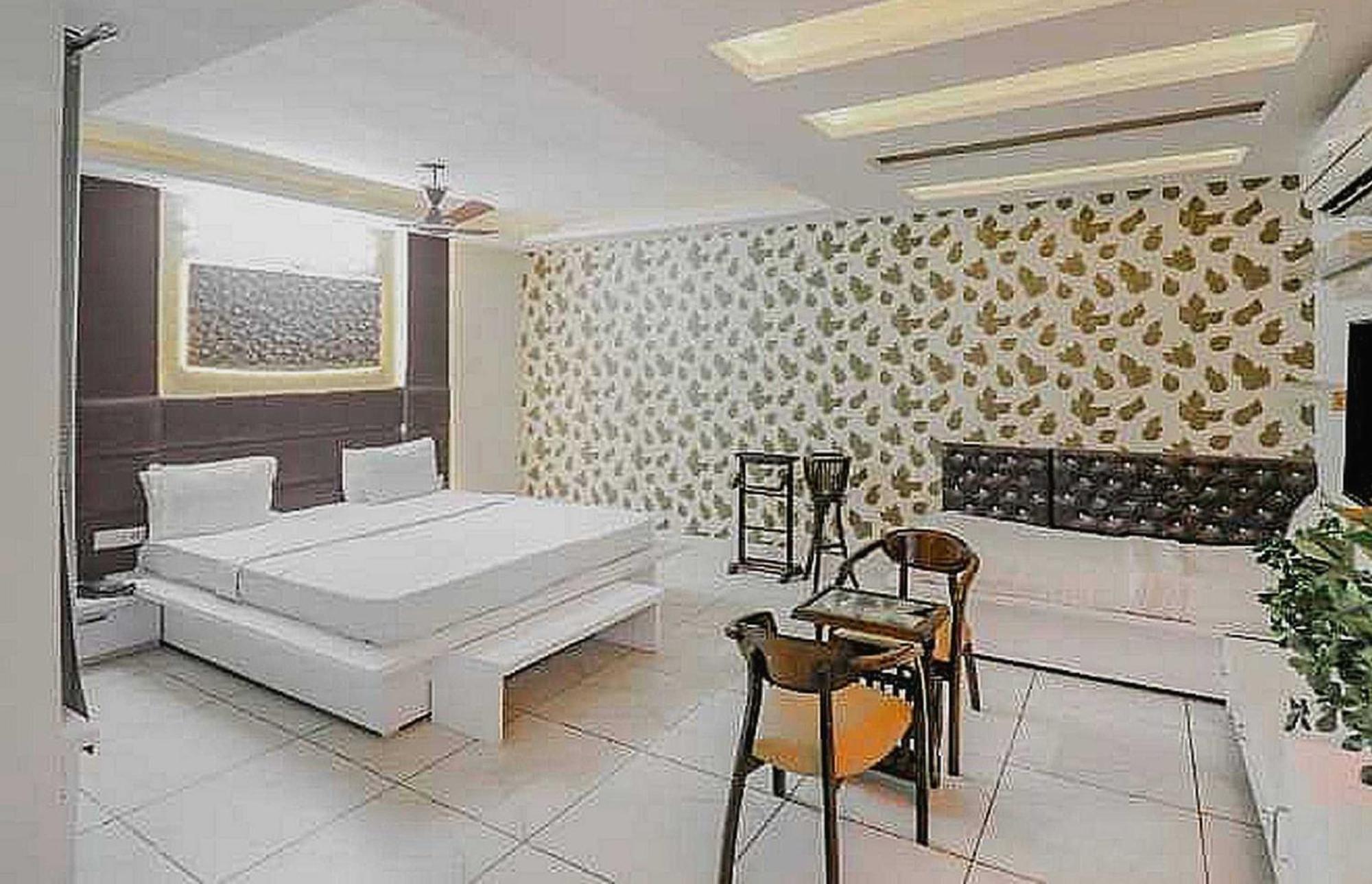Super Hotel O Vivaan Residency Rohtak Zewnętrze zdjęcie