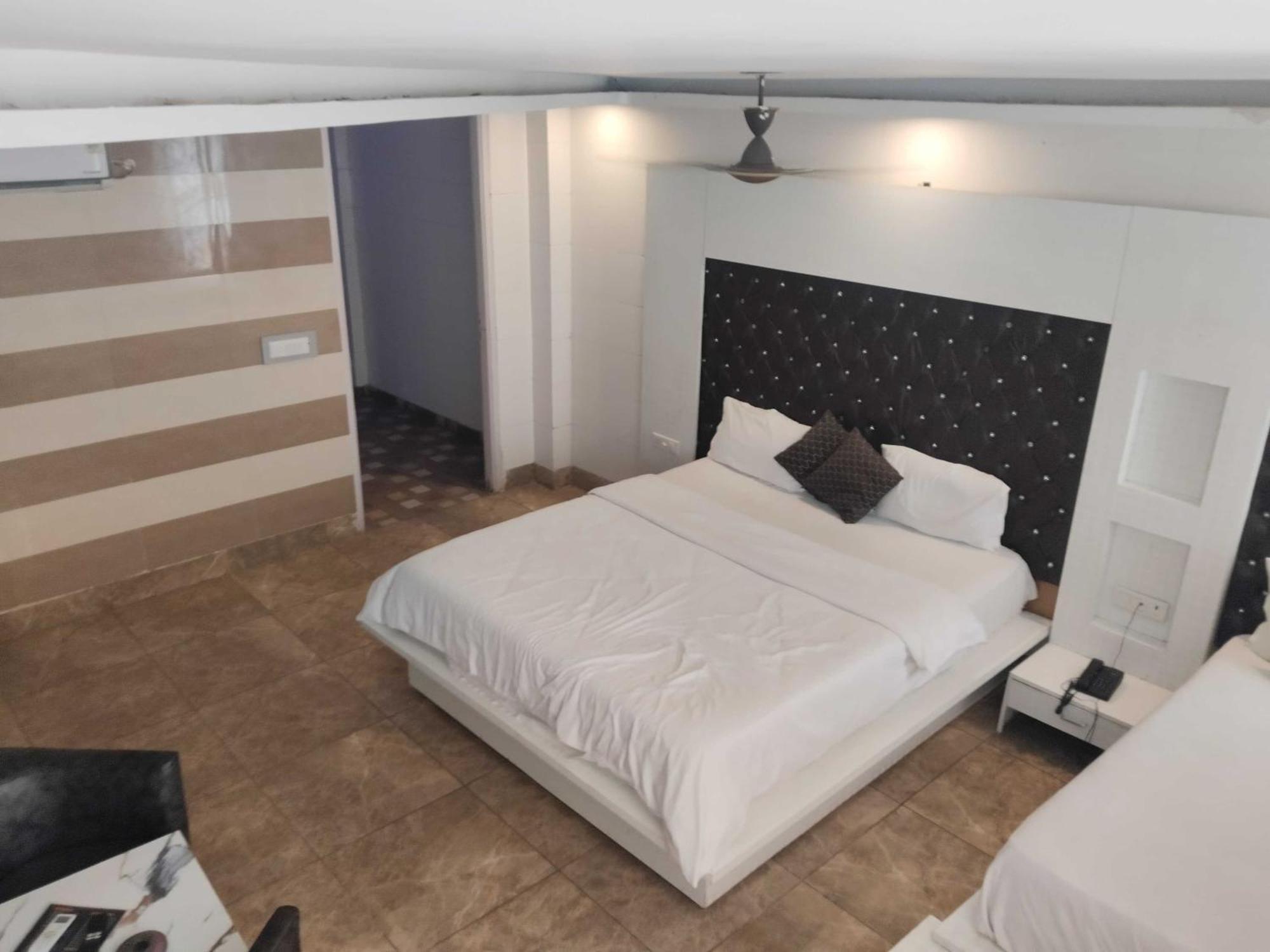 Super Hotel O Vivaan Residency Rohtak Zewnętrze zdjęcie